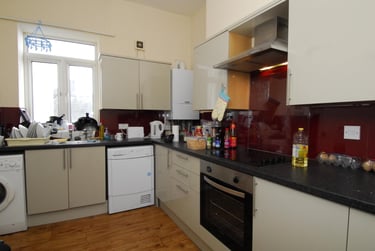 2 bed flat, Prospect Street, Flat 2, Greenbank, Plymouth, PL48NX - Image 2